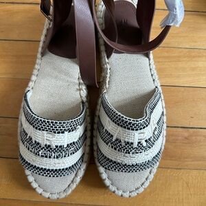 Never Worn Embroidered Espadrille Platform Sandals